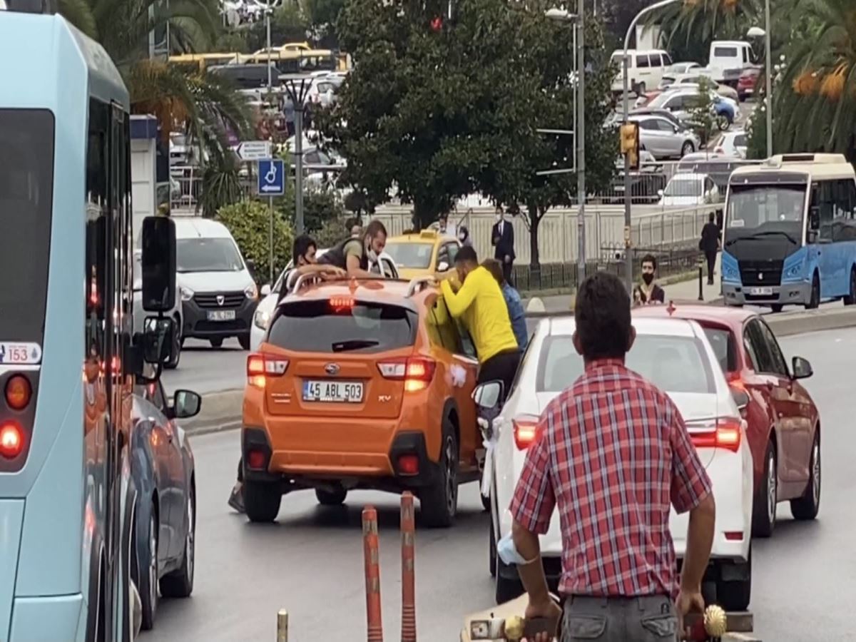 Bahşiş için canlarını tehlikeye attılar; polis ceza kesti